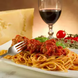 Meatballs on a Bed of Spaghetti