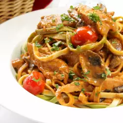 Wine Spaghetti with Chicken and Mushrooms