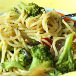 Spaghetti with Chicken and Broccoli