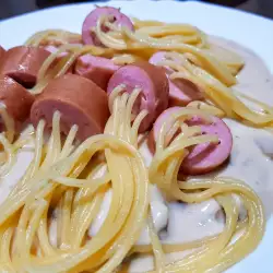 Interesting Spaghetti with Mushroom Sauce and Sausage