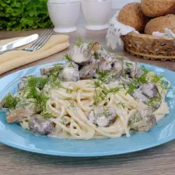 Neapolitan-Style Spaghetti with Mushroom Sauce