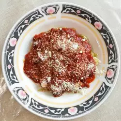 Zucchini Spaghetti with Tomato Sauce