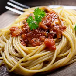 Spaghetti with Tomato Sauce and Olives