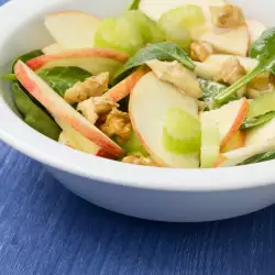 Salad with Spinach and Apples