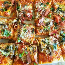 Vegan Pizza with Spinach, Mushrooms and Zucchini