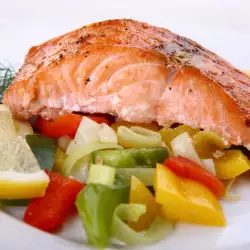 Aromatic Salmon with Vegetables