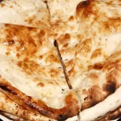 Flatbread with Garlic (Tandoori Naan)