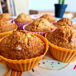 Oatmeal Muffins with Pumpkin and Apple