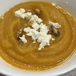 Vegan Pumpkin Soup with Cinnamon