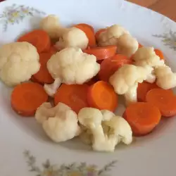 Simple Cauliflower and Carrot Pickle