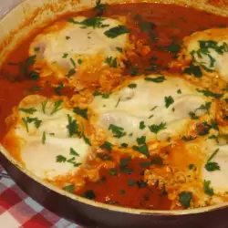 Easy Poached Eggs in Tomato Sauce