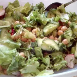 Green Salad with Chickpeas