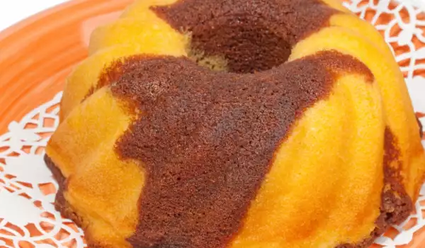 Orange Sponge Cake with Chocolate