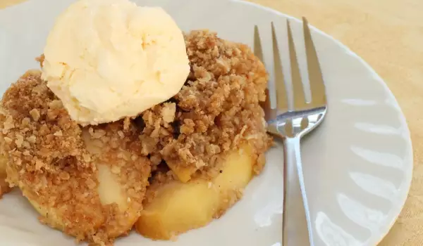 Cold Apple Pudding with Bread