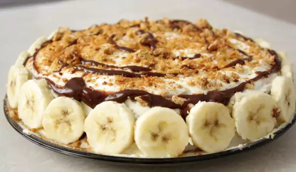 Tasty Biscuit Cake with Bananas