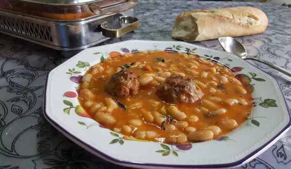 Beans with Meatballs