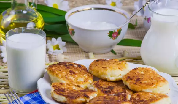 Fried Cakes with Yoghurt