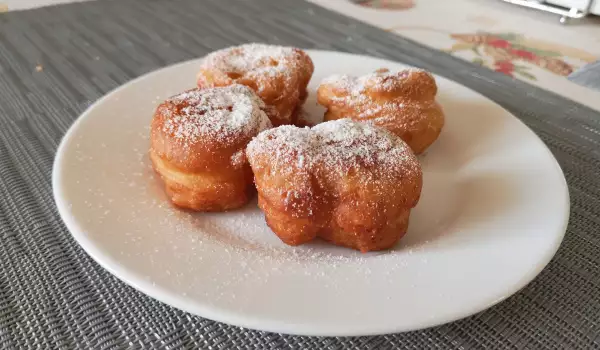 Fritters with Yoghurt