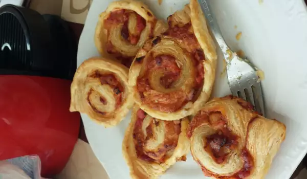 Puff Pastry Rolls with Pizza Stuffing
