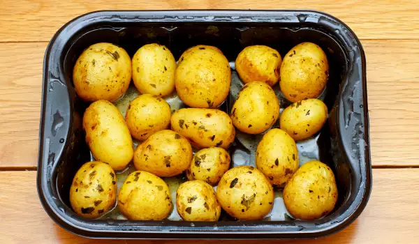 Shaken Potatoes with Herbs