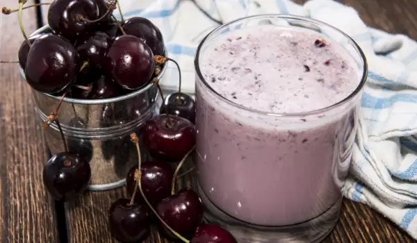 Smoothie with Cherries