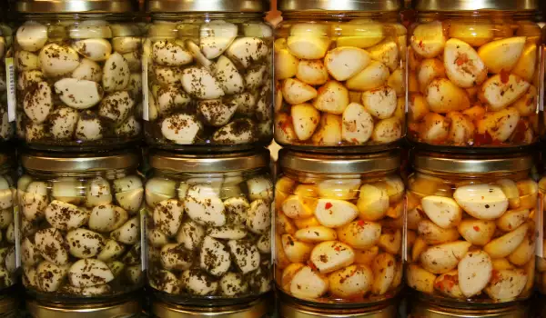 Pickled Garlic with Honey and Cream