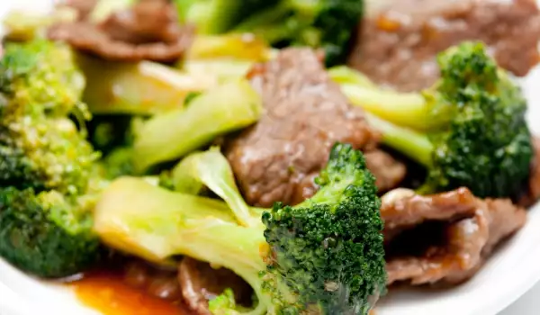Tender Pork with Broccoli in the Oven