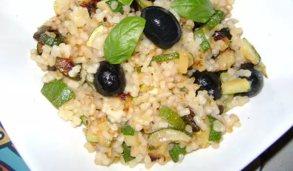 Aromatic Couscous with Zucchini and Olives