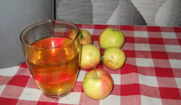 Aromatic Homemade Apple Cider Vinegar
