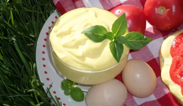 Homemade Mayonnaise in 30 Seconds