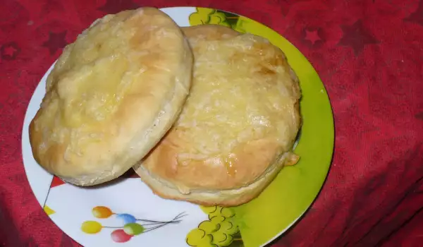 Round Homemade Cheese Pitas