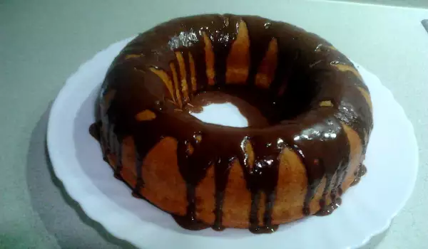 Sponge Cake with Chocolate Glaze