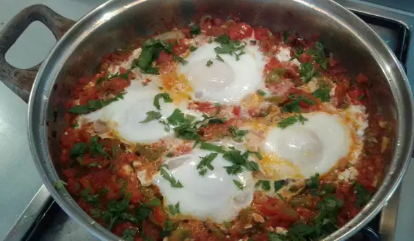 Poached Eggs with Tomatoes and Peppers