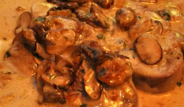 Tongue with Cream Sauce and Mushrooms