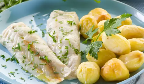 Potatoes with Butter and Fish in Foil