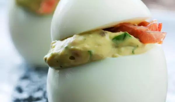 Stuffed Eggs with Spinach