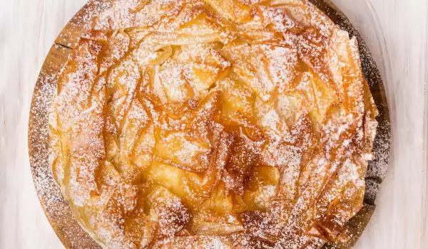 Sweet Phyllo Pastry Pie with Quinces and Wheat