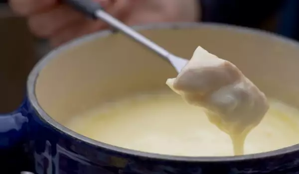 Fondue with White Cheese