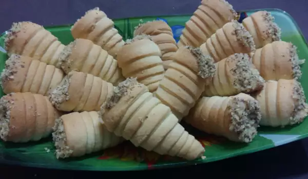 Tasty Cones with Homemade Milk Cream