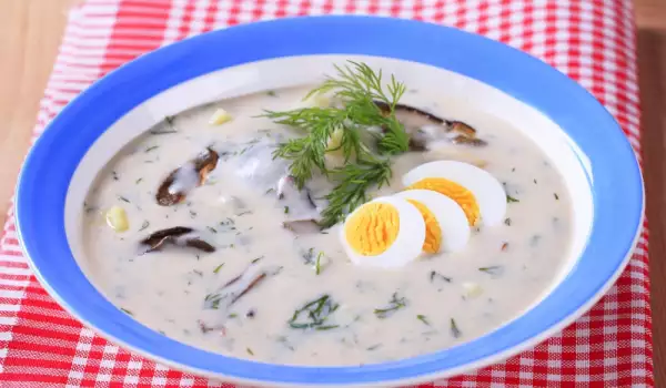 Mushroom Soup with Eggs