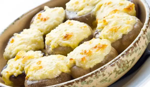 Mushrooms Stuffed with Minced Meat