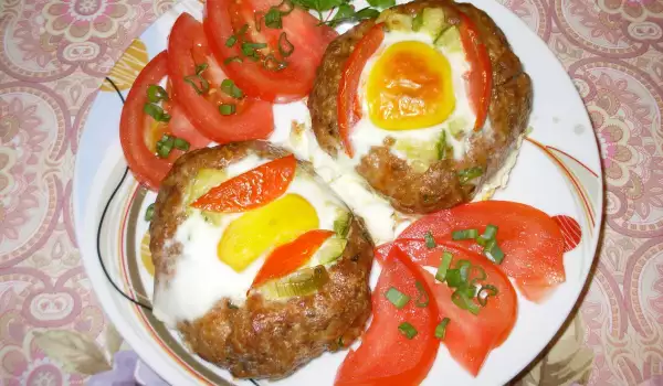 Mince Nests with Zucchini and Eggs