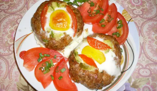 Mince Nests with Zucchini and Eggs