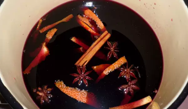 Mulled Wine with Fruits