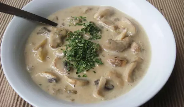 Béchamel Sauce with Processed Cheese and Mushrooms