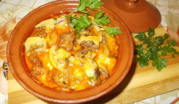 Tasty Clay Pot Dish with Mince