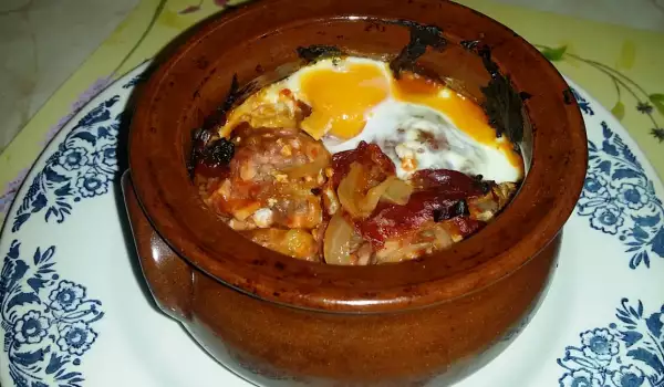 Clay Pots with Meatballs