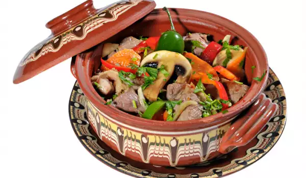 Clay pot dish with mushrooms and hot peppers