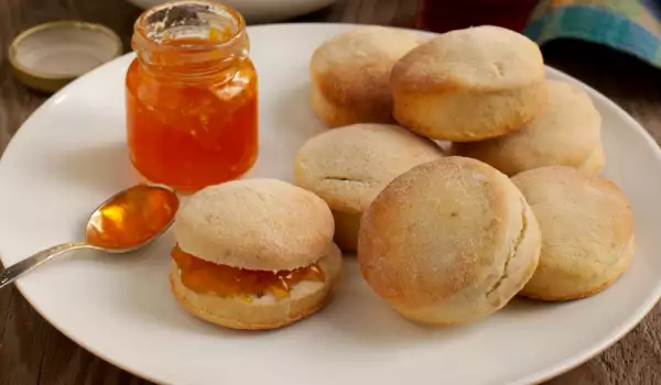 Biscuits with Walnuts and Apricot Kernels