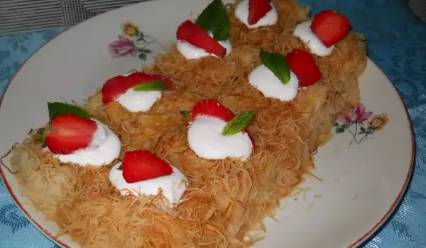 Kadaif with Cream and Strawberries